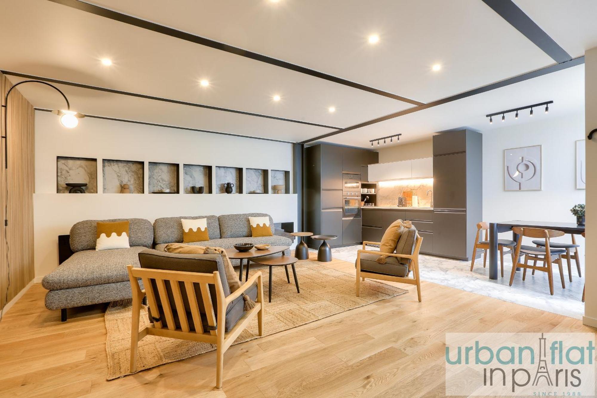 Urban Flat 170 - Amelot In Center Of